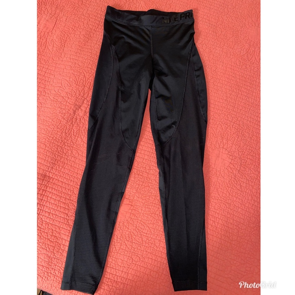 Nike Pro Women’s Sportswear Leggings.